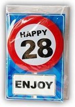 Happy Birthday kaart met button 28 jaar