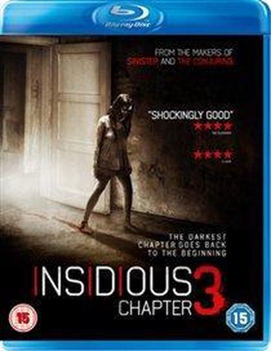 Blu-ray hoes van Insidious Chapter 3 met een meisje dat naar een deuropening kijkt. "SHOCKINGLY GOOD" en "THE DARNEST CHAPTER GOES BACK TO THE BEGINNING" tekst.