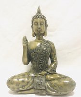 De Boeddha zit 19x10x27cm  het gebaar (Mudra) is de houding van de balans in het geven en nemen gedurende ons leven.Materiaal: Resin & bronzen Electroplating bronze on the outside