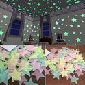 100 sterren voor in kinderkamer - Glow in the dark - HONDERD STUKS - Babykamer - Kamer - Kinderen - Kind - Lichtgevende sterren - Ster - Multikleurig - Meerdere kleuren - Sticker - Stickers