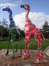 koppel giraffen gemaakt van blikjes, ca. 20 cm hoog, recyclagekunst, fairtrade