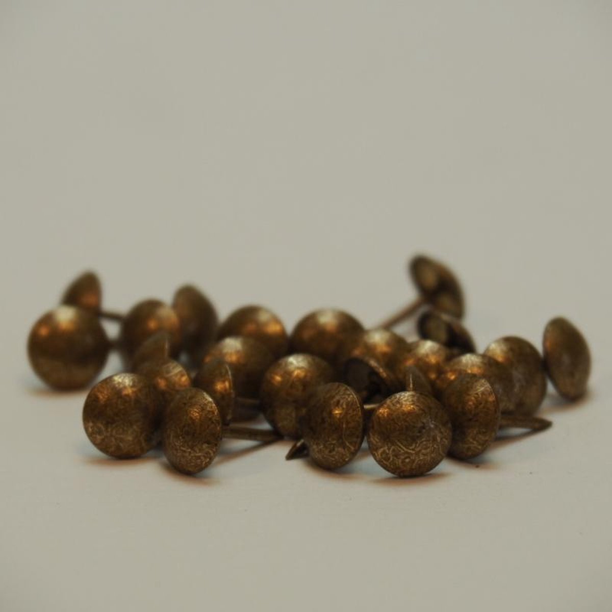 Meubelnagels / sierspijkers 100 stuks oud oud goud gevlekt 9,5 mm