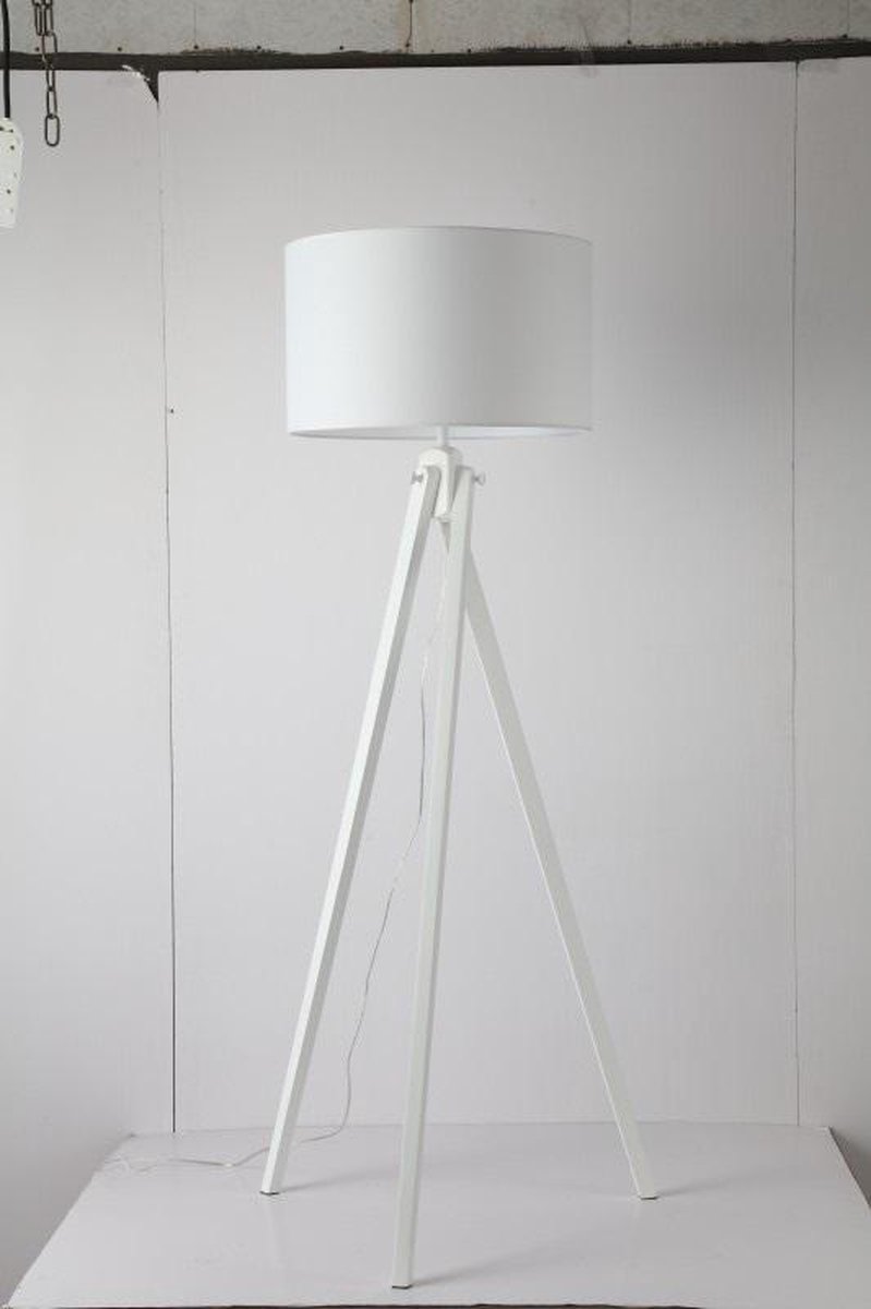 Mooie staande lamp / vloerlamp met naturel houten 3poot en