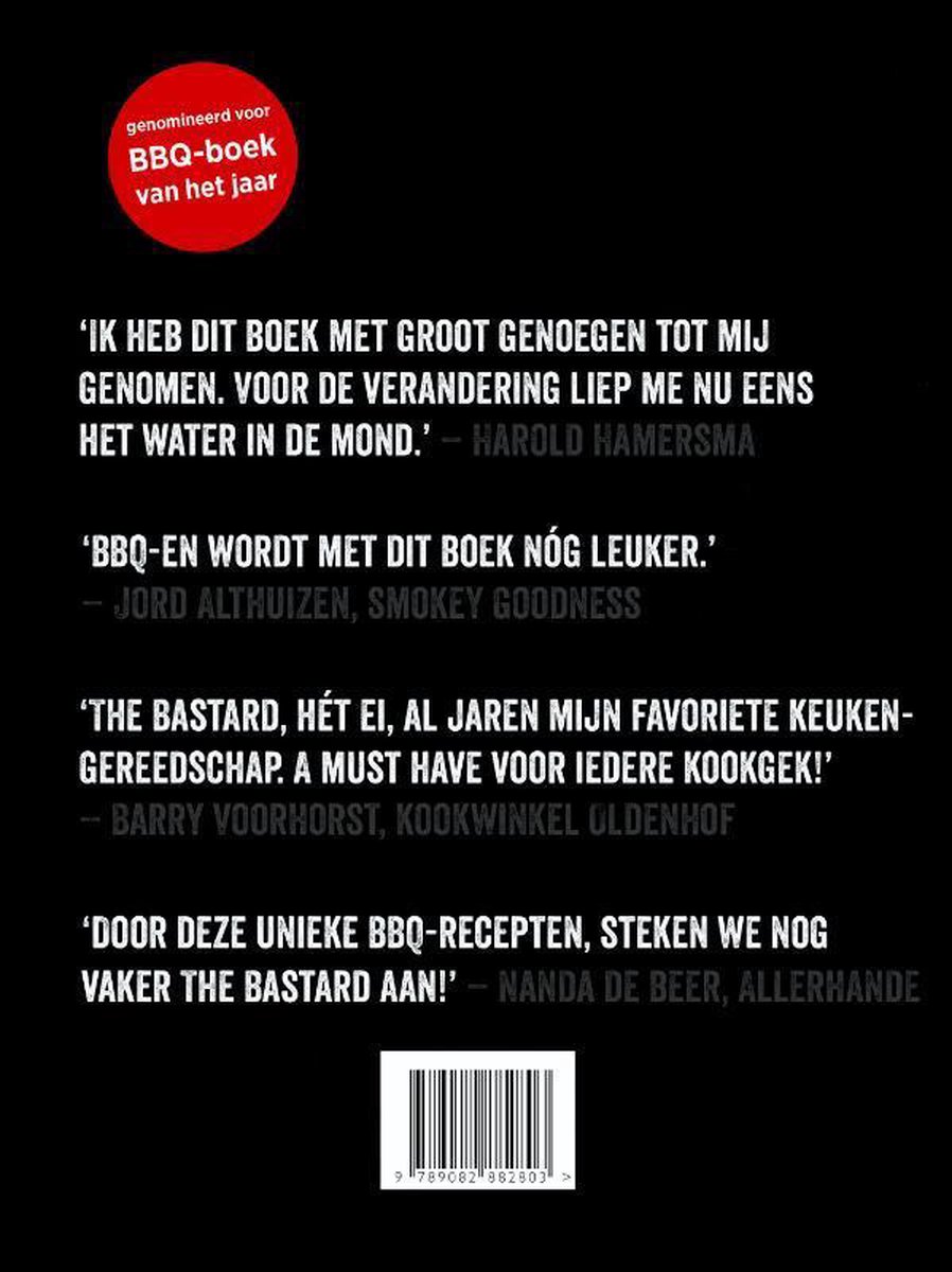 Achterkant van een boek met citaten over BBQ-koken en een streepjescode.