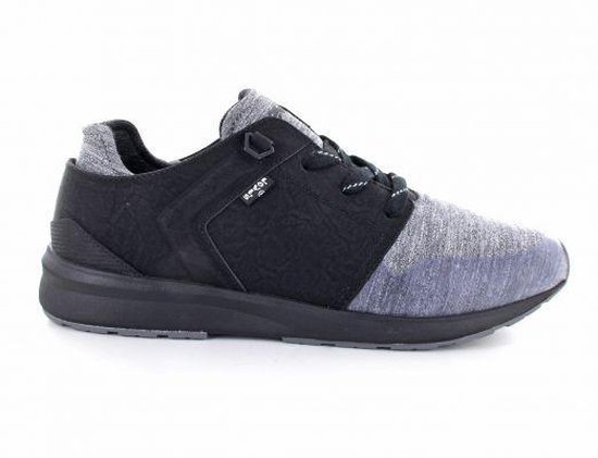 Levi's men's black on sale tab runner sneakers