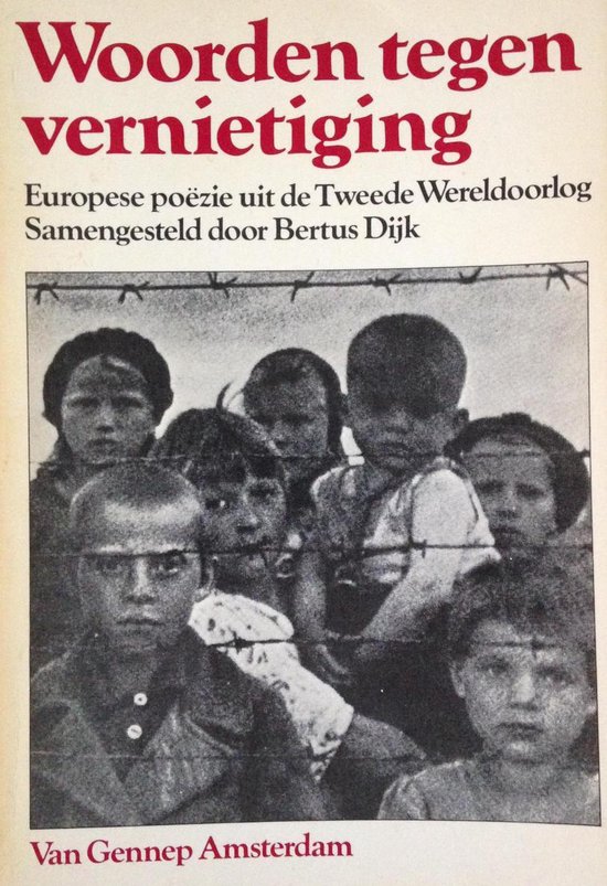 Boek "Woorden tegen vernietiging", Europese poëzie uit de Tweede Wereldoorlog, samengesteld door Bertus Dijk. Een foto van kinderen achter prikkeldraad.