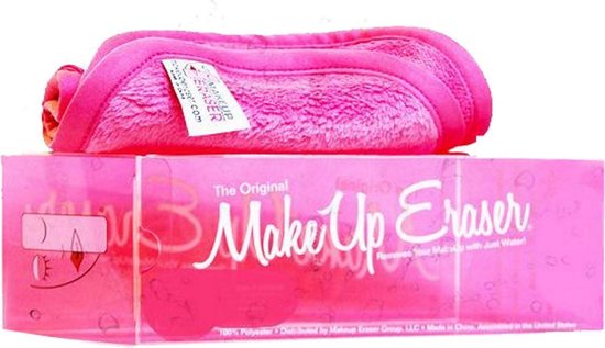 MakeUp Eraser doekje om het gezicht te reinigen en oogmake up te verwijderen met alleen water.