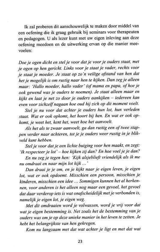 Tekstpagina met een boekpagina over familieopstellingen. De tekst bevat de titel 'Familieopstellingen met kinderen en jongeren'.