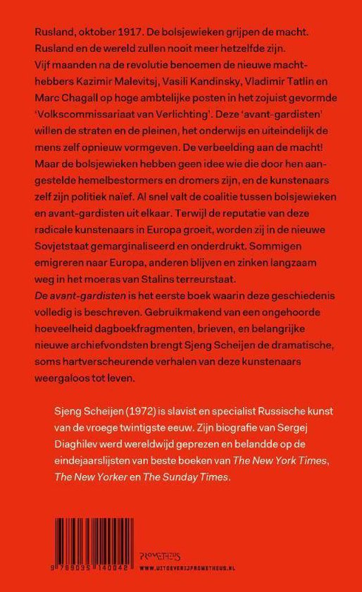 Boekomslag met rode achtergrond, tekst in het Nederlands en Engels. "De avant-gardisten" is een boek over de Russische Revolutie in de kunst.