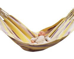 Product: Prachtige, unieke Babyhangmat Guanabana #2 Handgeweven en met natuur verf gekleurd. Kleurstoffen uit planten, wortels en schors, die in de katoendraad worden ingekookt. Zon en waterbestendig, van het merk 