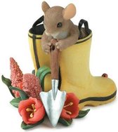 Charming Tails: Gardening Is Good For The Sole, Hoogte 9cm