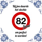 Verjaardag Tegeltje met Spreuk (82 jaar: bij jou duurde het slechts 82 jaar om perfect te worden + cadeau verpakking & plakhanger