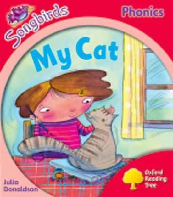 Een meisje met bruin haar in een roze gestreepte trui kijkt naar een gestreepte grijze kat. De tekst 'My Cat' staat op het omslag.