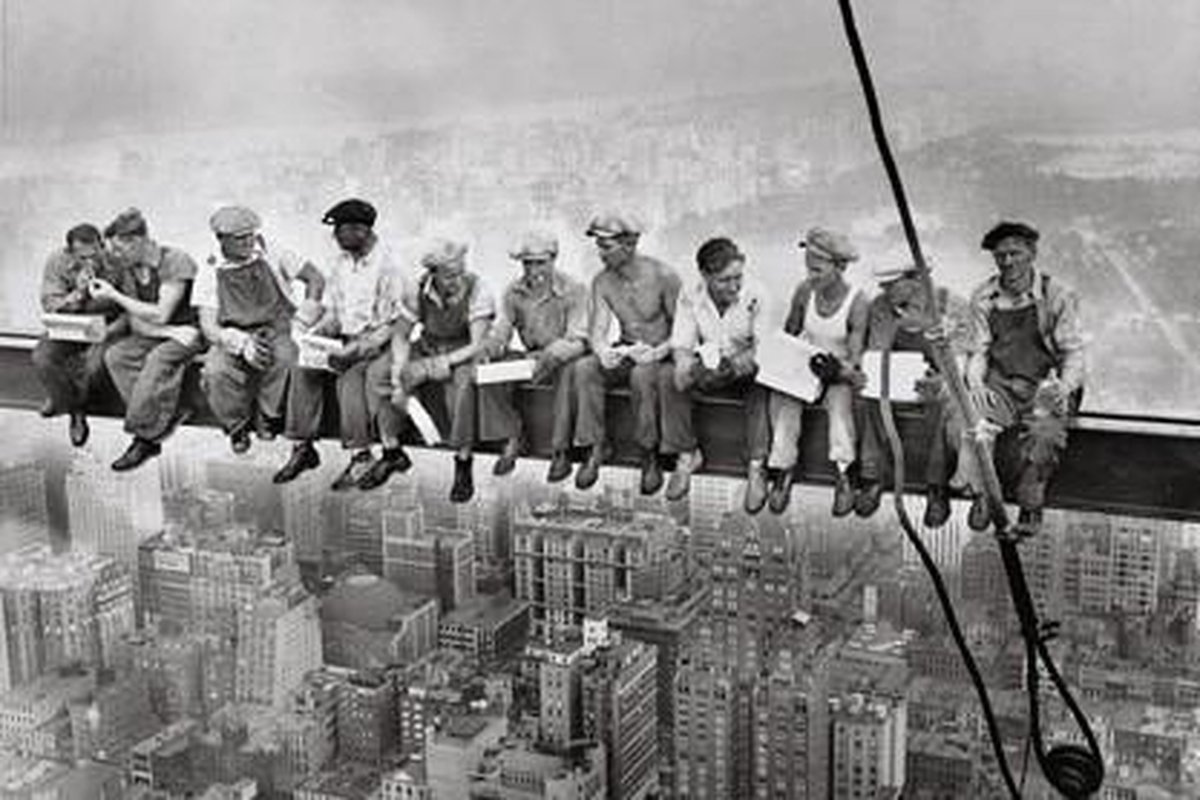 Posterpoint New York poster - Manhattan - steelworkers - bouwvakkers - lunch - wolkenkrabber - 45 x 61 cm zwart