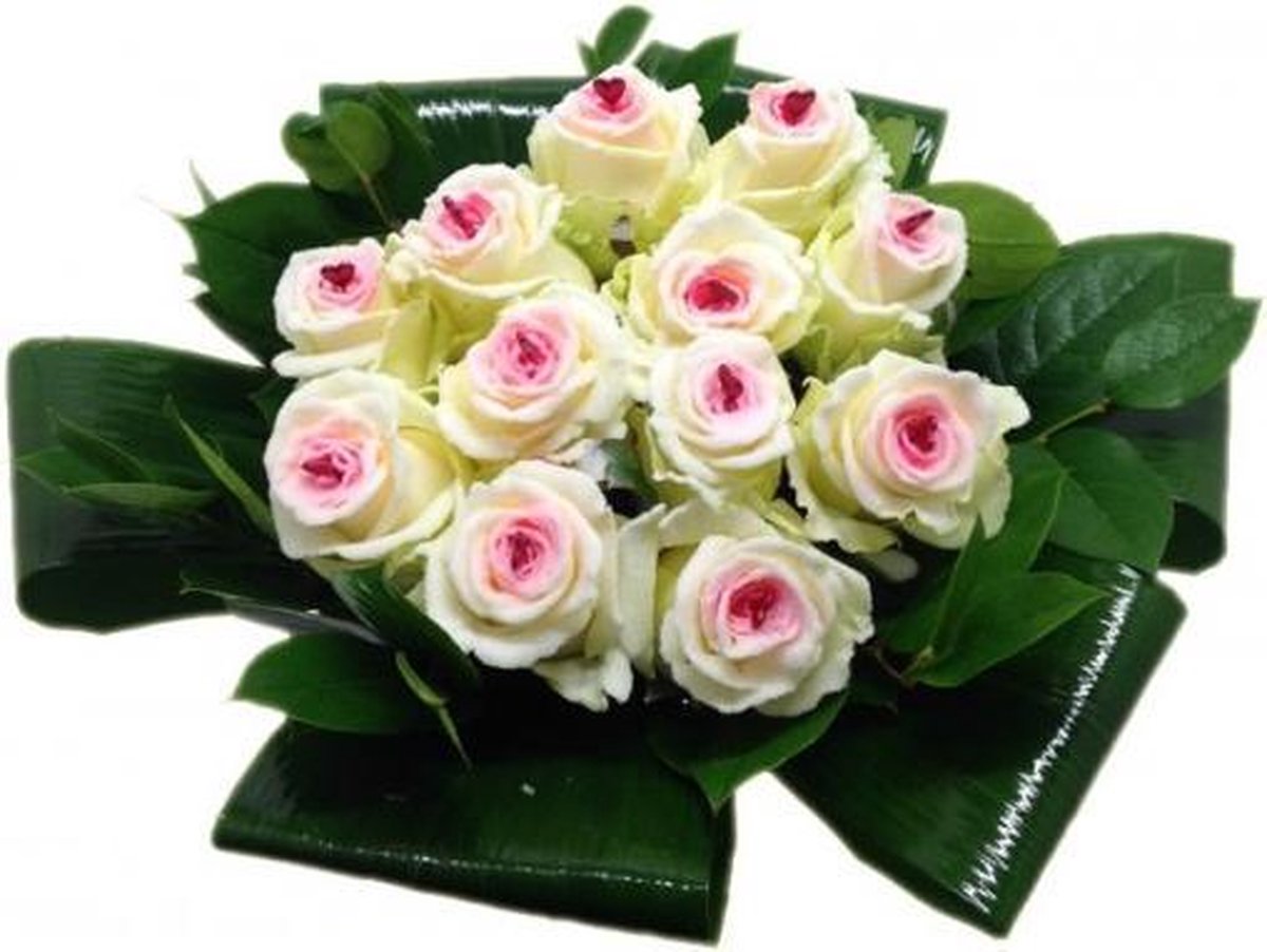Moederdag boeket 12 liefde rozen met hartje