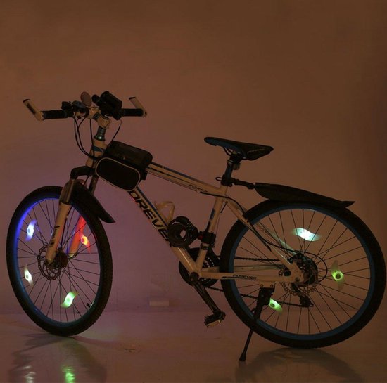 Spaakverlichting Fiets met drie Verschillende Standen Groen 2 Stuks – 13x4x2cm | Lampjes voor Fietswiel — afbeelding 4