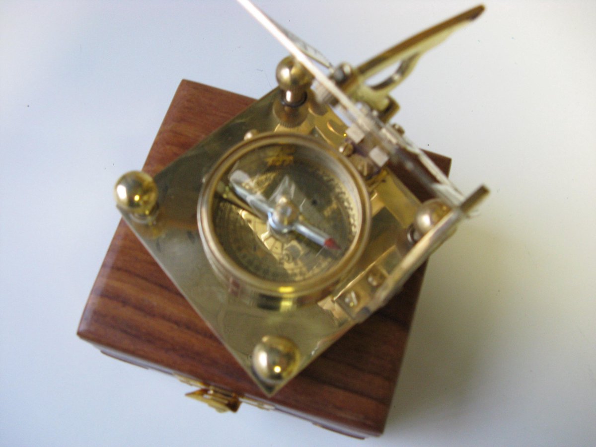 NKlaus 5 cm compass wind rose brass - copper in wooden box 8 x 8 x 3.5