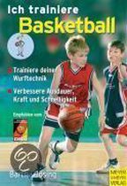 Ich trainiere Basketball