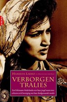 Portret van een jonge Pakistaanse vrouw met een hoofddoek. Titel: "Verborgen tralies".