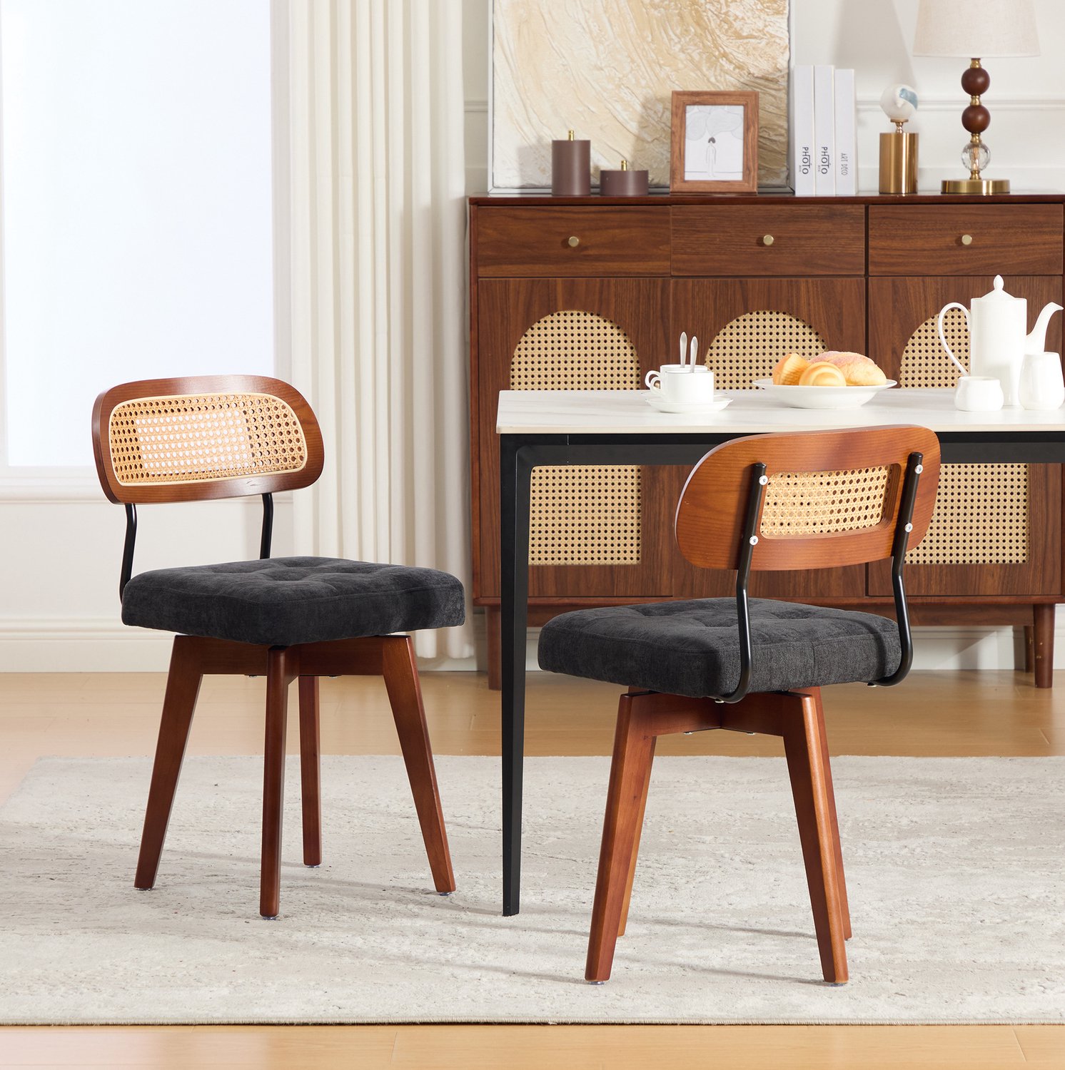 HAUSS SPOLE Eetkamerstoelen - Set van 2 - 360° Draaibaar met Gevlochten Rugleuning - Voor Eetkamer en Woonkamer - Rotan en Zwarte Chenille