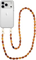 Transparant iPhone-hoesje met een lang koord van bruine en oranje barnstenen kralen en goudkleurige clips.