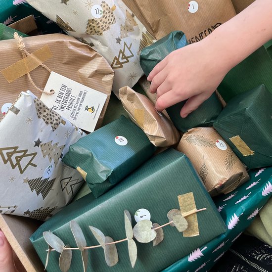 Adventskalender voor baby - 24 cadeaus van 1 tot 24 december - mix van nieuw, handgemaakt en tweedehands - verrassingen onder de kerstboom - Kerstcadeaus - Meneer Koekepeer — afbeelding 2