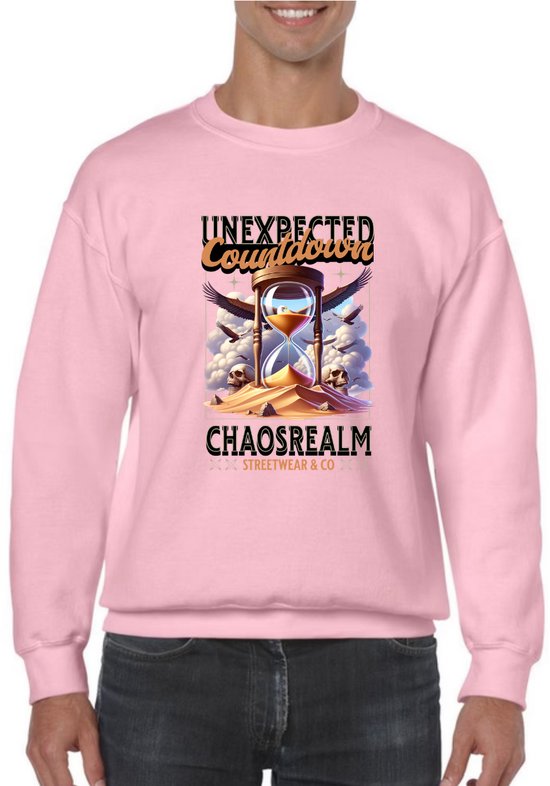 Sweatshirt rose clair avec l'inscription 'UNEXPECTED Countdown CHAOSREALM STREETWEAR & CO' et une image d'un sablier avec des ailes et des crânes sur le devant.