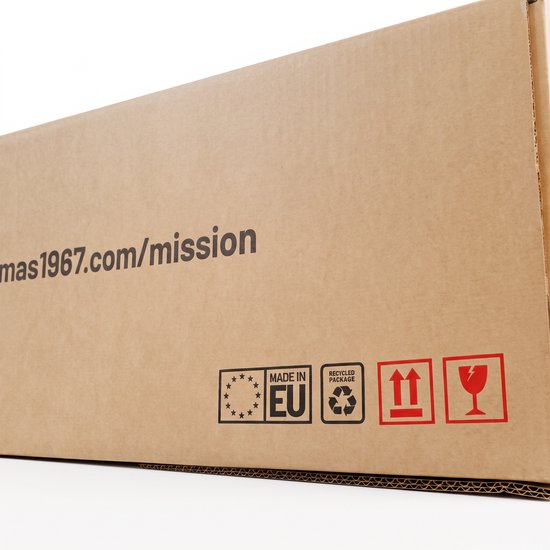 Zijde van kartonnen doos met "Made in EU" en "Recycled Package" symbolen.