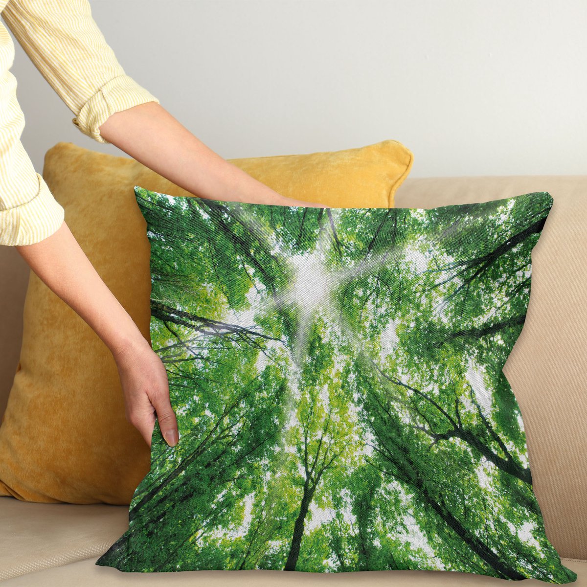 ABAKUHAUS Natuur Sierkussenhoes, Zon Rays Through Boom Tops in de Bos Foliage Upward Lucht Bos Uitzicht, Decoratieve Vierkante Sierkussenhoes, 60 x 60 cm, Varen Groen