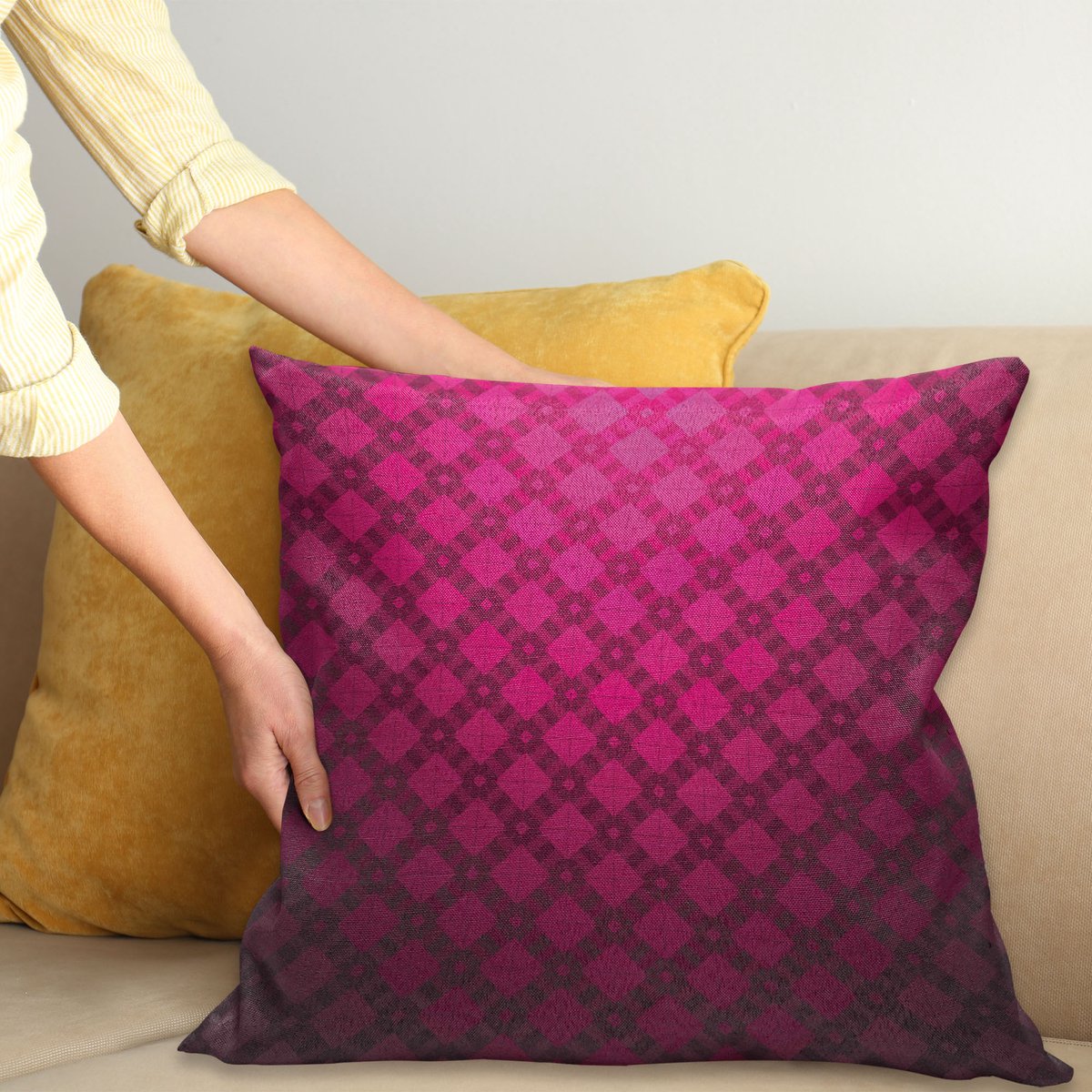 ABAKUHAUS Magenta Sierkussenhoes, Medieval Period Textured Damask Geometrisch Linked British Nostalgisch Display Kunst Print, Decoratieve Vierkante Sierkussenhoes, 40 x 40 cm, Magenta Fuchsia