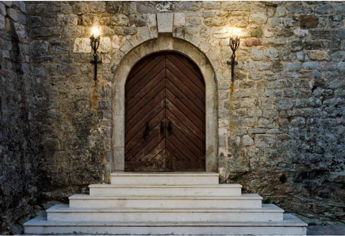 3x2,5m Fotografie Achtergrond Middeleeuwse Periode Oude Kasteel Oude Houten Deuren Trappenkast Fakkels Bakstenen Muur Fotografie voor Backdrop Fairy Tale World Thema Party Portret Foto Props