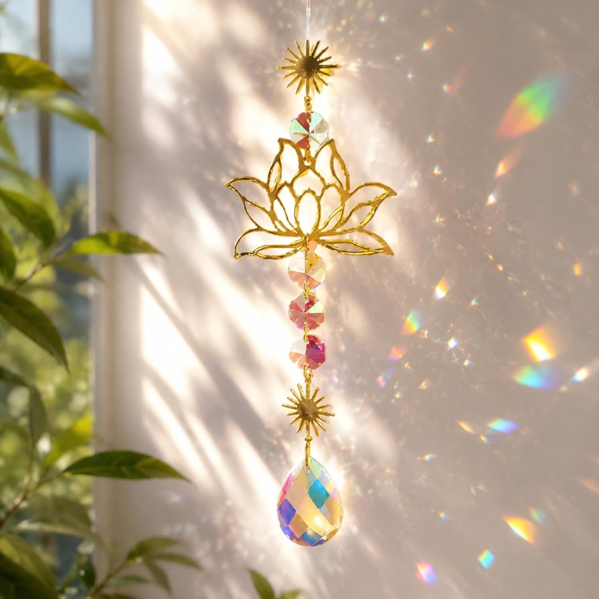 1 zonnevanger met lotusbloemen en kristalprisma, elegante lichtvanger van messing voor raamdecoratie, huis, kantoor of auto, glazen windgong als cadeau-idee