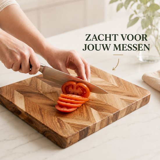 SINIA Living® - Snijplank Acacia - Duurzaam - 29.5 cm x 39.5 cm x 3 cm - Tapasplank - Visgraat - Acaciahout - Houten snijplank - Handgrepen - Handvaten - Hakblok - Extra dik - Snijplanken - Massief - Luxe - borrelplank - Kaasplank - Keuken — cadeau in Kookcadeaus - foto 6
