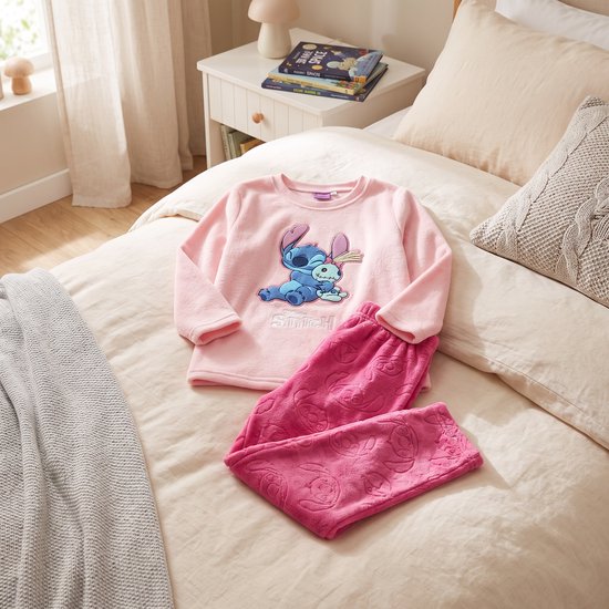 Roze Stitch-pyjamaset van fleece met trui voorzien van Stitch-afbeelding en bijpassende broek met reliëf.