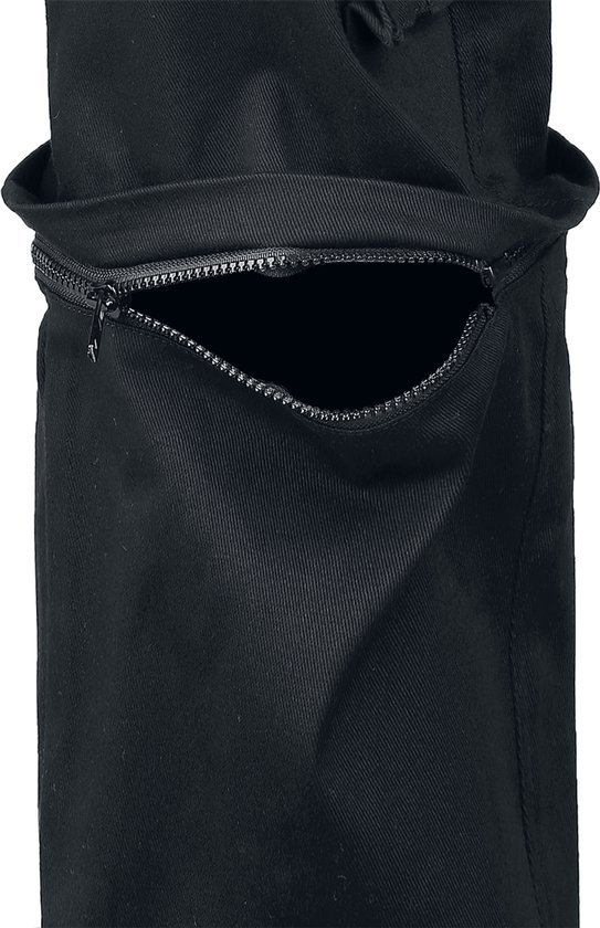 Detail van een ritssluiting op de zwarte cargo broek.