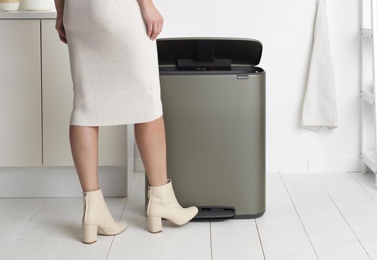 Brabantia Bo poubelle à pédale 60 litres avec seau intérieur synthétique - Platinum