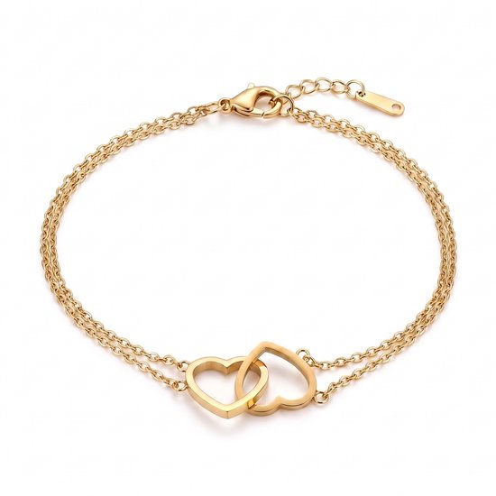 Goudkleurige dubbele armband met twee in elkaar grijpende hartjes en een sluiting.