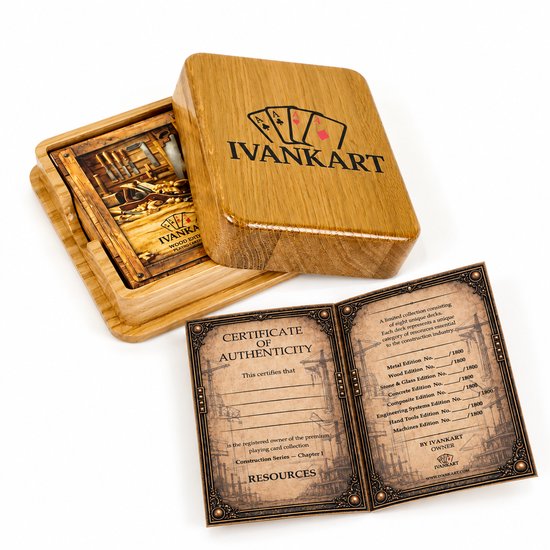 Houten Ivankart-doos met speelkaarten en echtheidscertificaat voor de collectie.