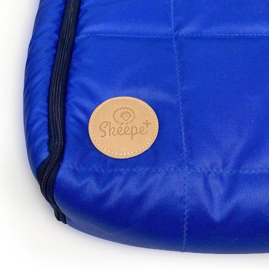 Skéépe – Voetenzak kinderwagen van Texelse schapenvacht – blauw – lamswol – buggy – medicinaal gelooid — afbeelding 2
