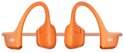 Oranje Shokz bone conduction-hoofdtelefoon met een flexibele nekband en open-ear ontwerp.