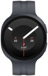 Vooraanzicht van een zwarte smartwatch met een analoog wijzerplaatontwerp dat stappen, datum en activiteit toont.