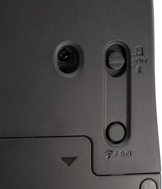 Close-up van de onderkant van de HP-muis met aan/uit-schakelaar, Bluetooth-instellingen en DPI-knop.