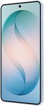 Lichtblauwe Samsung smartphone van voren, met een S-vormig blauw-roze abstract patroon op het scherm.