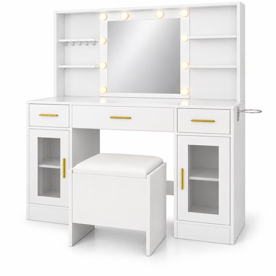 Witte kaptafel met spiegel met verlichting, krukje, en gouden handgrepen.