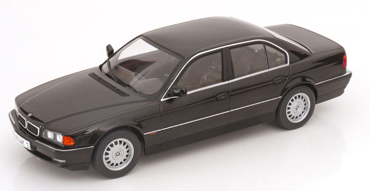 BMW 740i E38 modelauto 1:18 KK-Scale