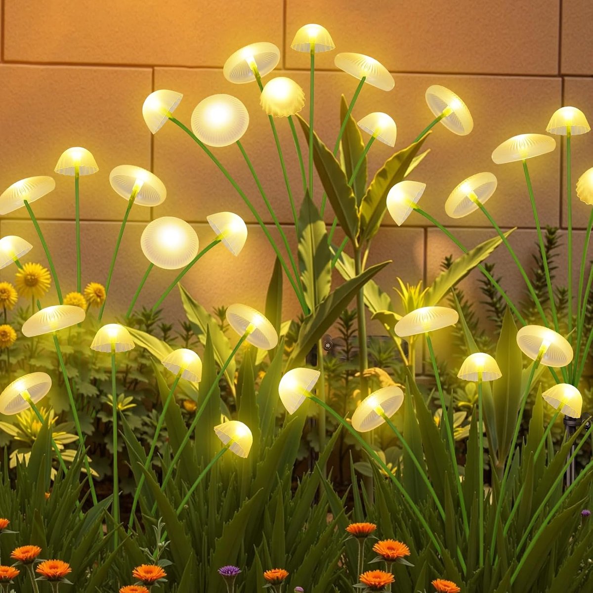 Zonne-energie Tuinverlichting - 4-delige Waterdichte LED Staaklampen - Met Kwal en Paddenstoel Design - Zwaaiend en Sfeervol Warmwit Licht - Geschikt voor Patio Tuin en Paden - 4 Stuks