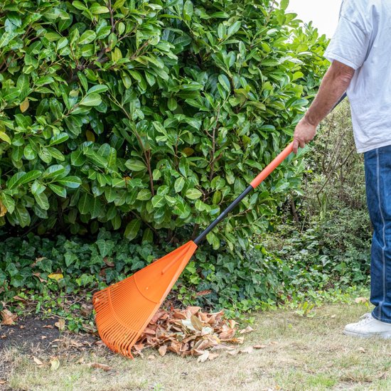 BLACK+DECKER Tuinhark BXGTTO7003 - 178 x 60 x 3 CM - Bladhark met Comfortabele Handgreep - Terugverende Hark - Oranje/Zwart van BLACK+DECKER — afbeelding 5