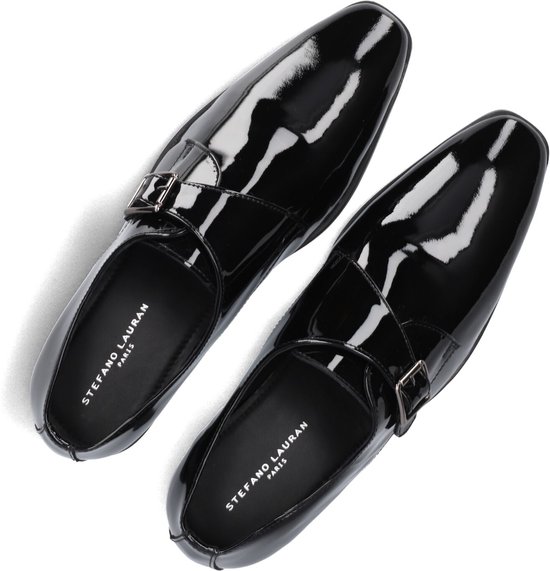 Zwarte lakleren single monk strap schoenen met zilveren gesp.