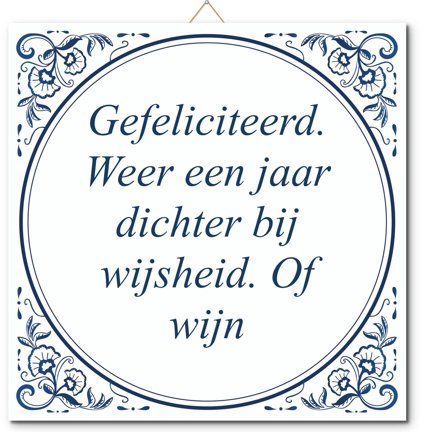De Tegeltjesfabriek Tegeltje: Gefeliciteerd. Weer een jaar dichter bij wijsheid. Of wijn (met hangertje) wit en blauw