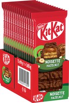 Une boîte présentoir rouge de 15 paquets de barres KitKat Noisette. Les emballages affichent le texte "Have a break, have a KitKat" et "NOISETTE HAZELNUT".
